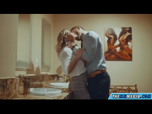 ❤️ Kana blonde ine busty inokukwezvera muchimbuzi cheveruzhinji ❤️❌  ☑